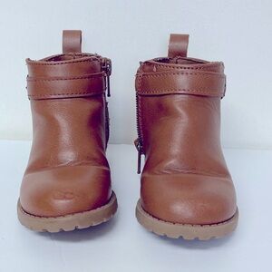 Boots- children’s 6, camel color, EUC, clean tread looks new, toe scrape see pic